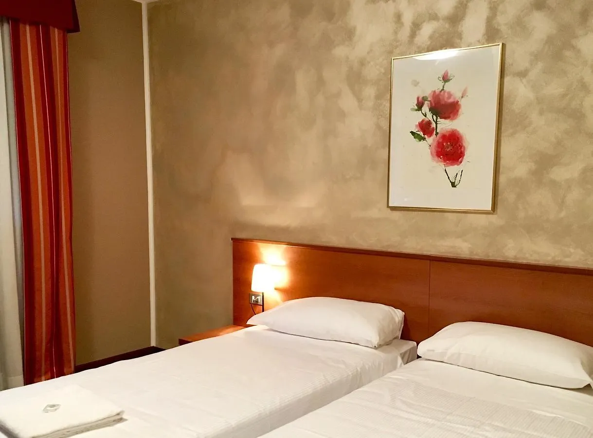 Hotel Forum 로짜노